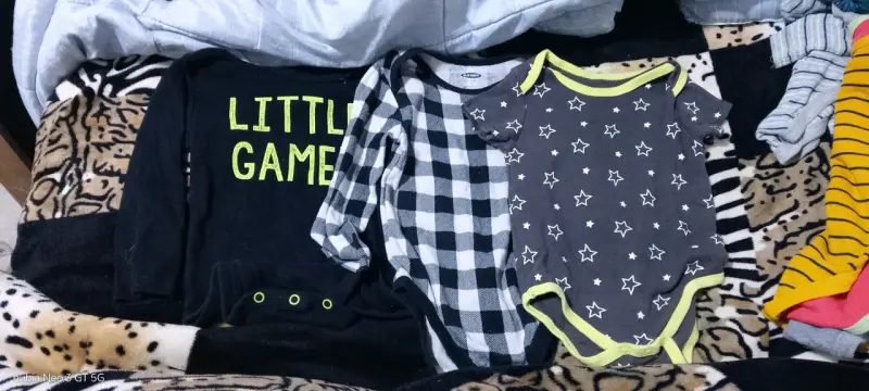 Lote de bodies y pantalón para bebé - 1