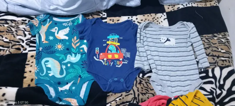 Lote de bodies y pantalón para bebé - 3