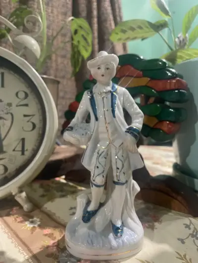 Figura de porcelana decorativa estilo clásico - miniatura 1