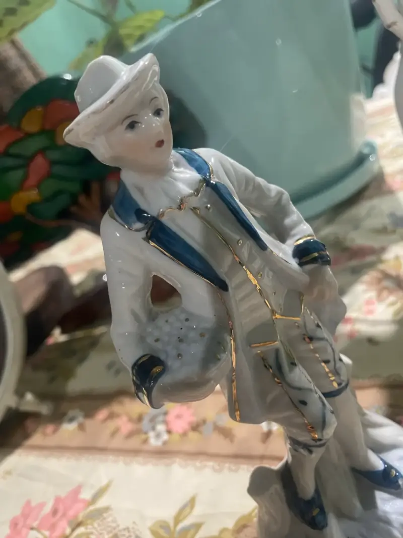 Figura de porcelana decorativa estilo clásico - 2