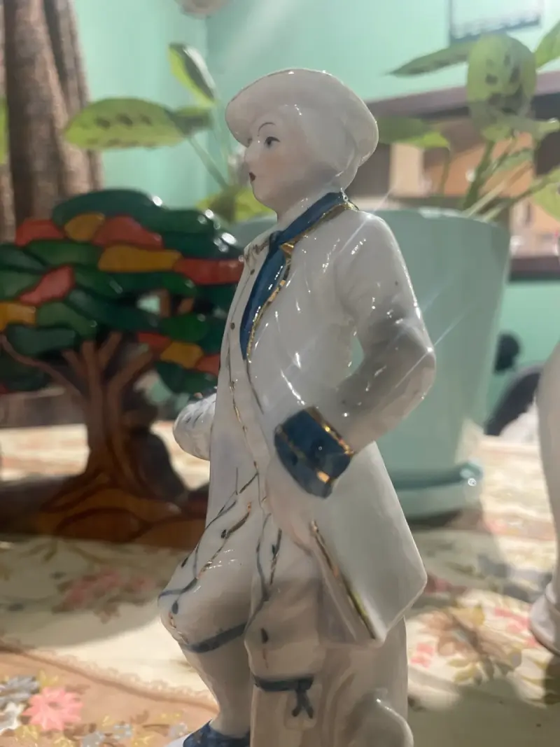 Figura de porcelana decorativa estilo clásico - 4