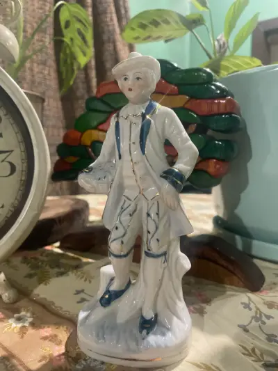 Figura de porcelana decorativa estilo clásico - miniatura 5