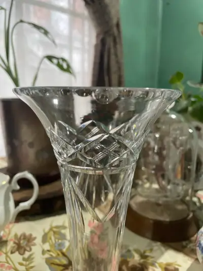 Florero de Cristal Tallado Elegante - miniatura 3
