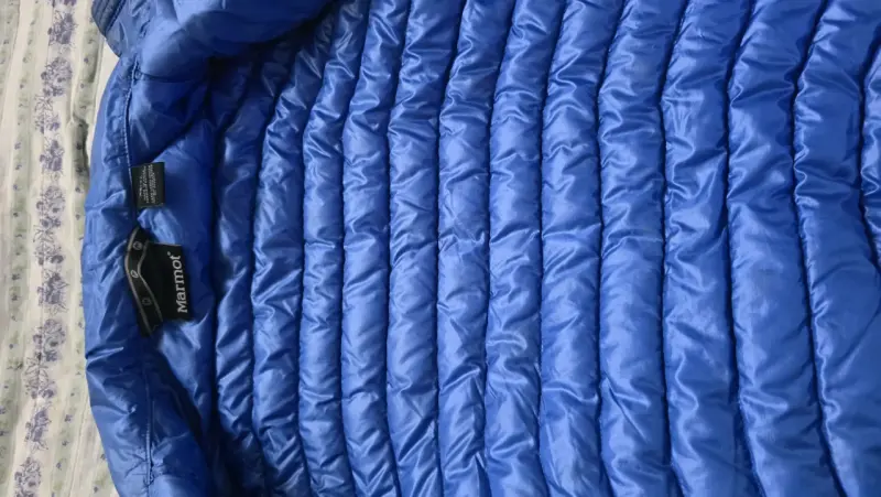 Chaqueta acolchada azul Marmot para hombre - 3