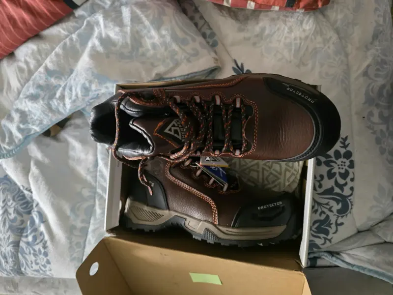Vendo zapatos de seguridad SHERPA'S, nuevos..