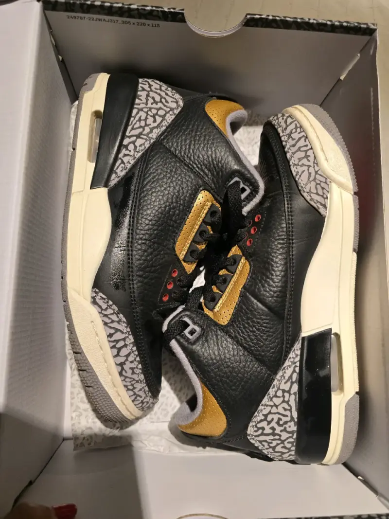 Zapatillas negras y doradas  Nike originales
