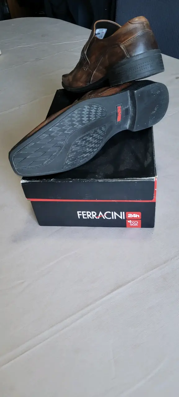 Zapatos de cuero marrón Ferracini para hombre