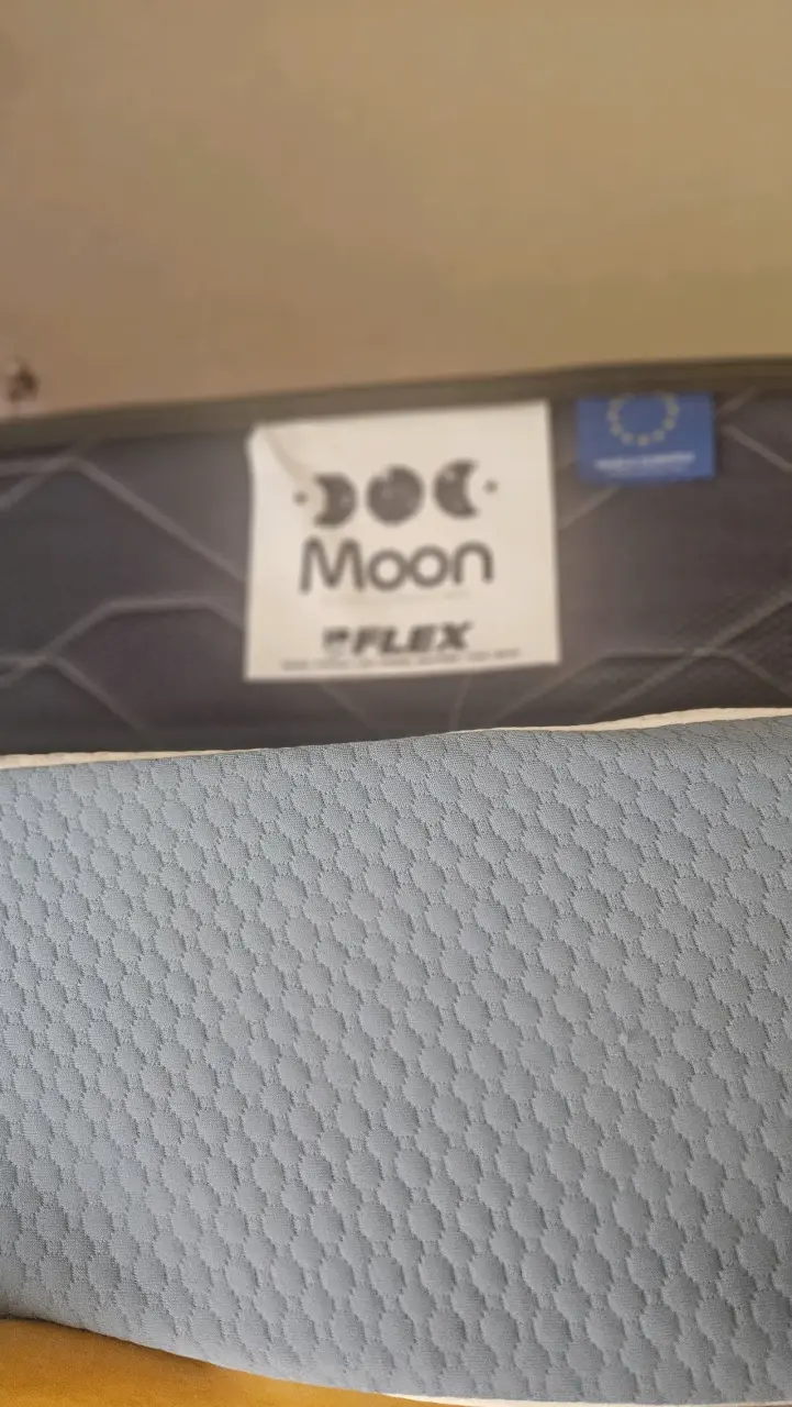 Colchón Flex Moon de una plaza en buen estado - 3