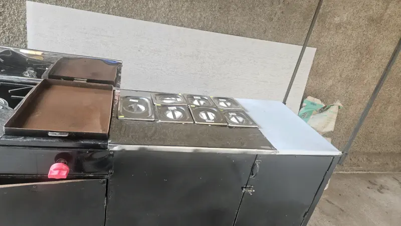 Carro de Comida Rápida con Parrilla y Freidora - 2