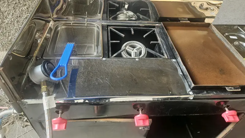 Carro de Comida Rápida con Parrilla y Freidora - 3