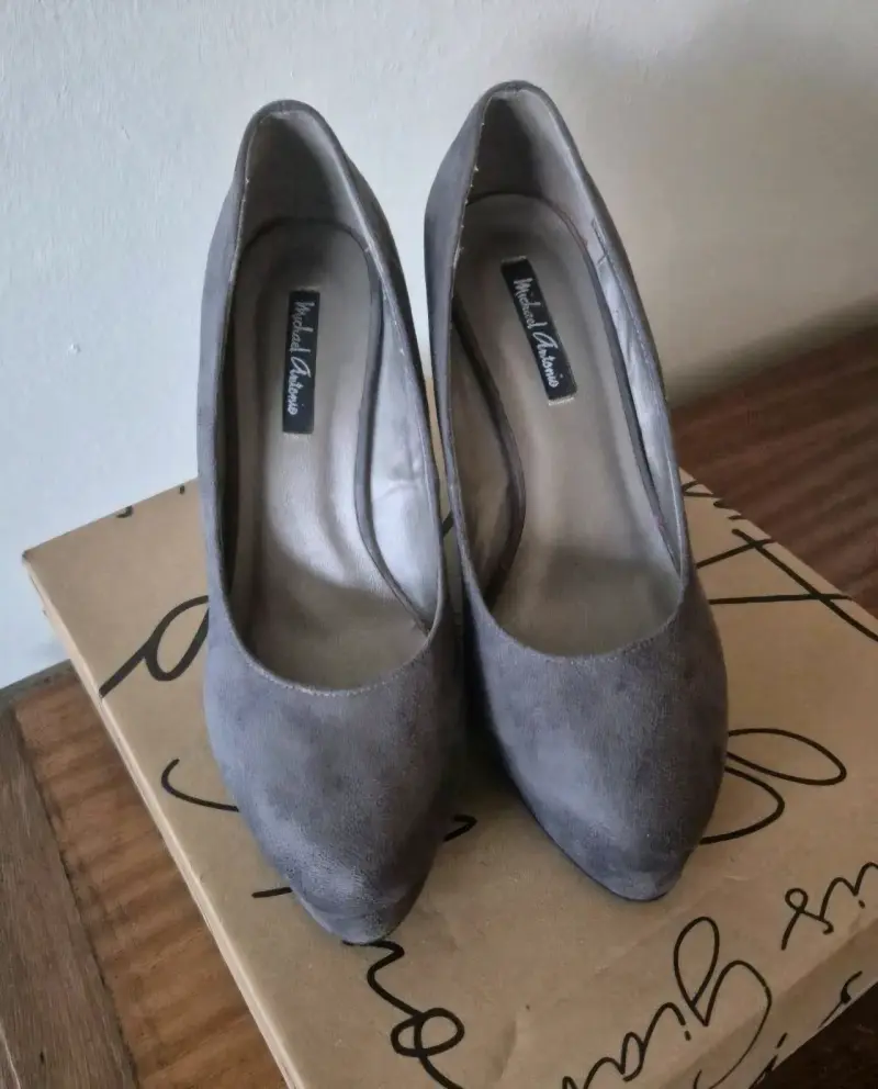 Zapatos de cuña grises con plataforma frontal - 2