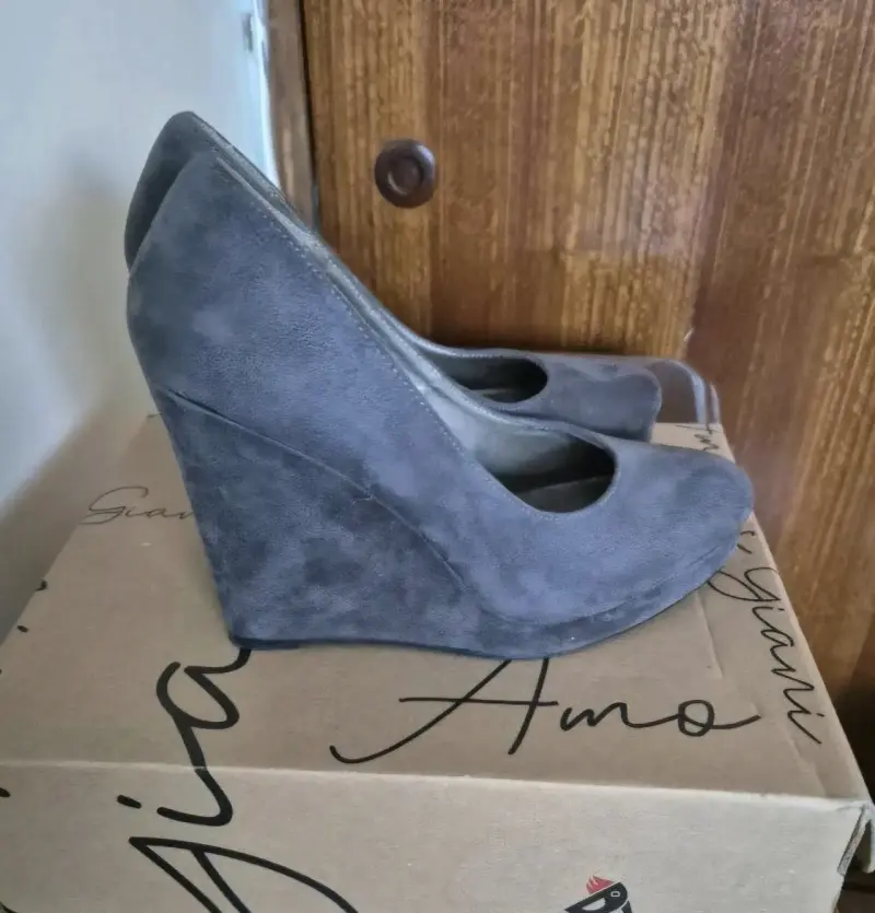 Zapatos de cuña grises con plataforma frontal - 3