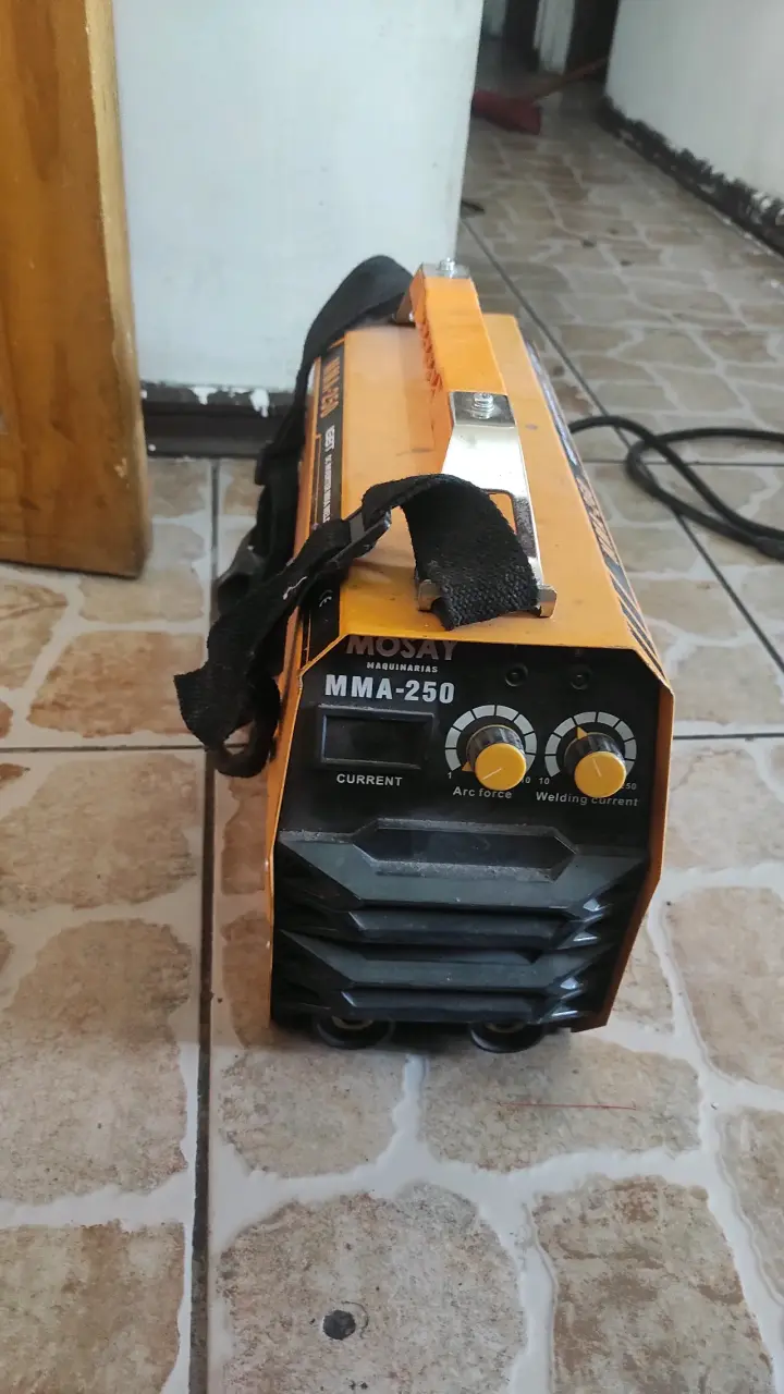 Soldadora Inversora Mosay MMA-250 Portátil - 1