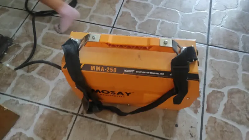 Soldadora Inversora Mosay MMA-250 Portátil - 2