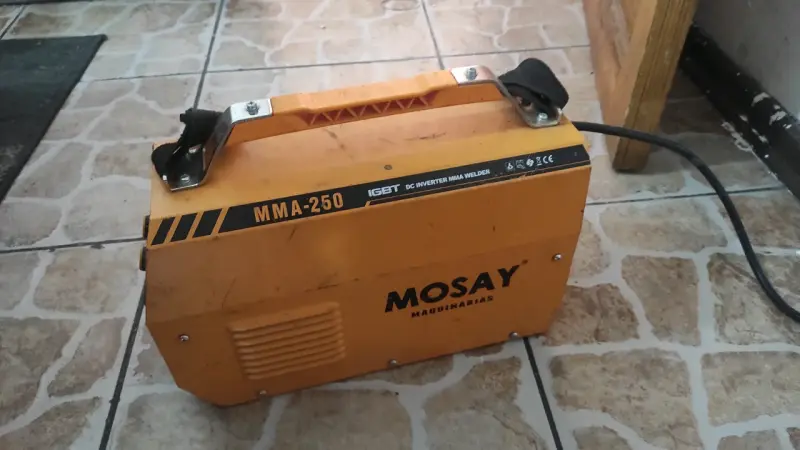 Soldadora Inversora Mosay MMA-250 Portátil - 3