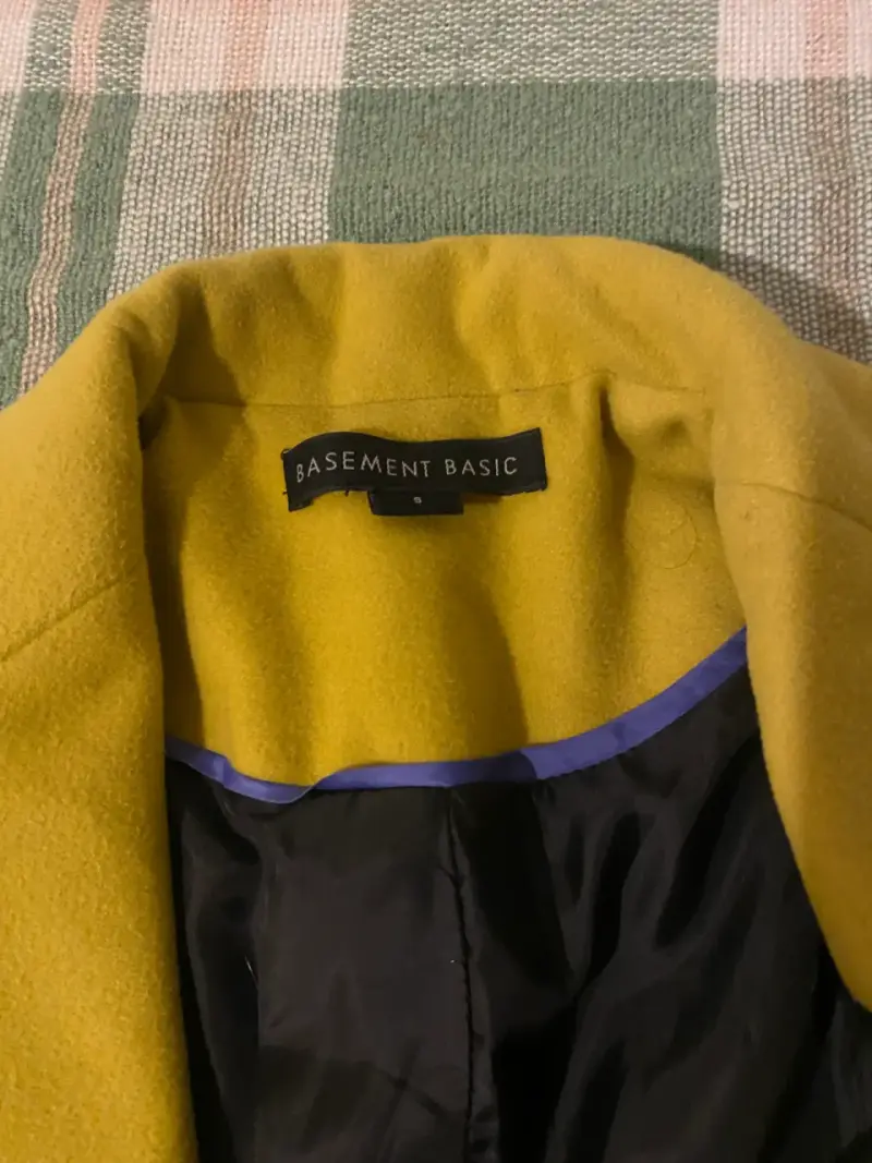 Abrigo amarillo mujer Basement Basic - 2