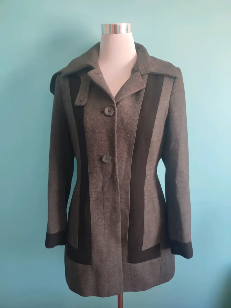 Abrigo de lana gris con capucha para mujer - 2