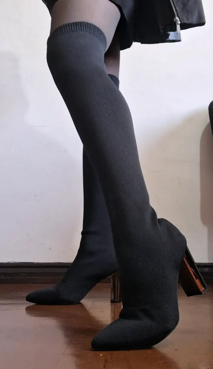 Botas negras de tacón alto hasta la rodilla - 4