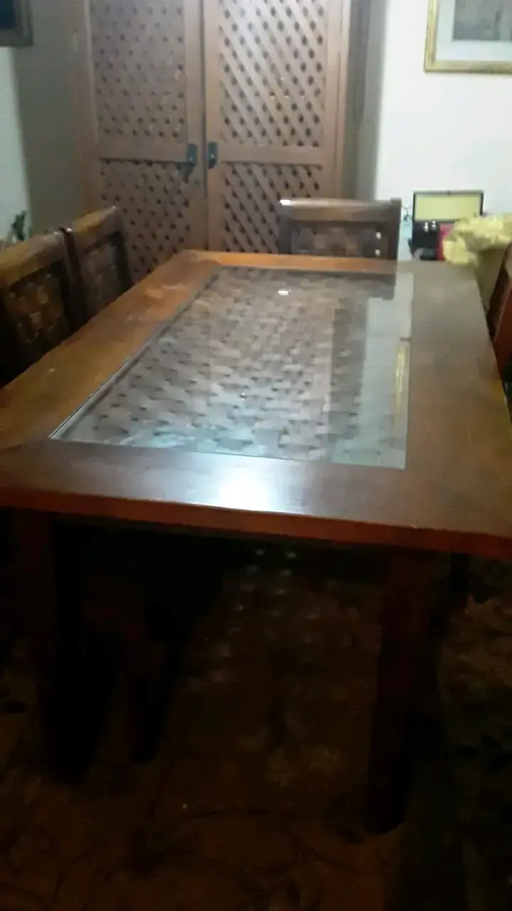 Mesa de comedor de madera solida 1.80m con vidrio - 1
