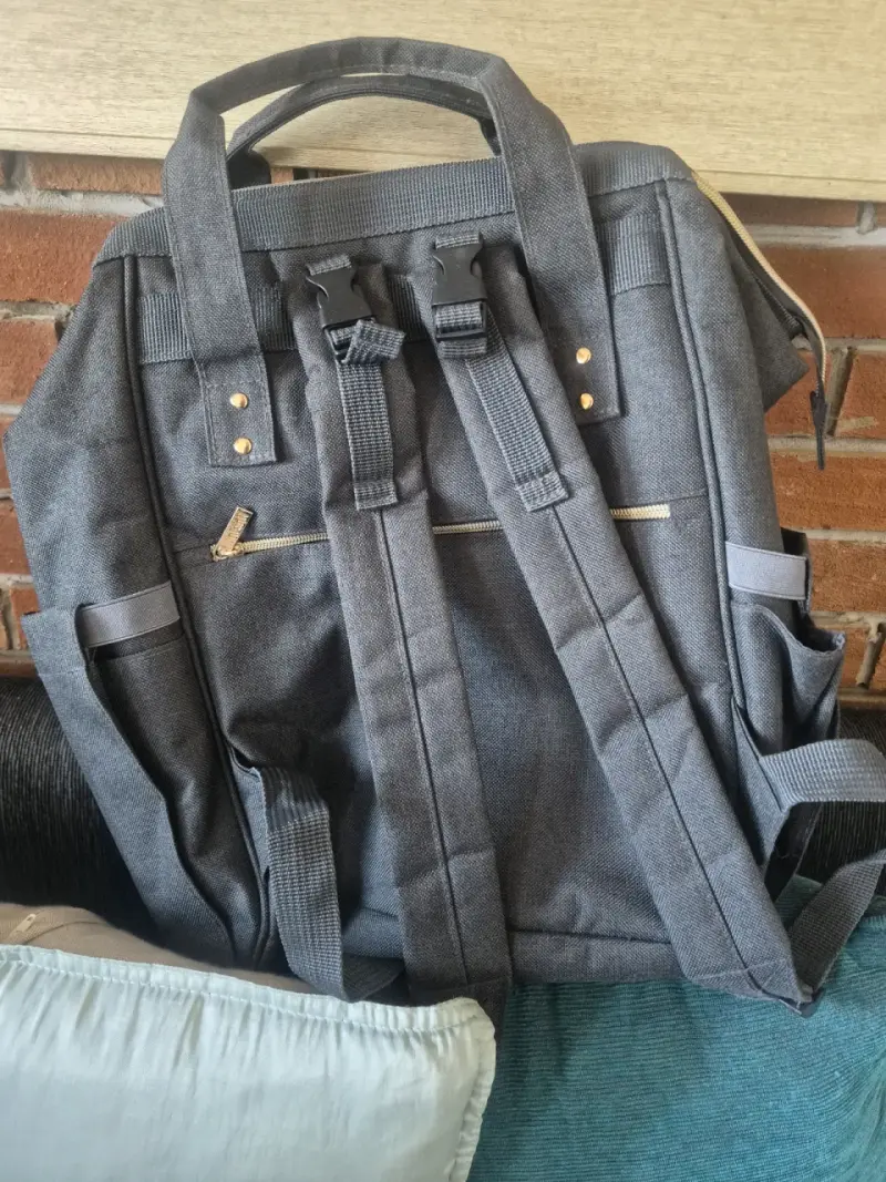 Mochila pañalera gris Infanti con bolsillos - 2