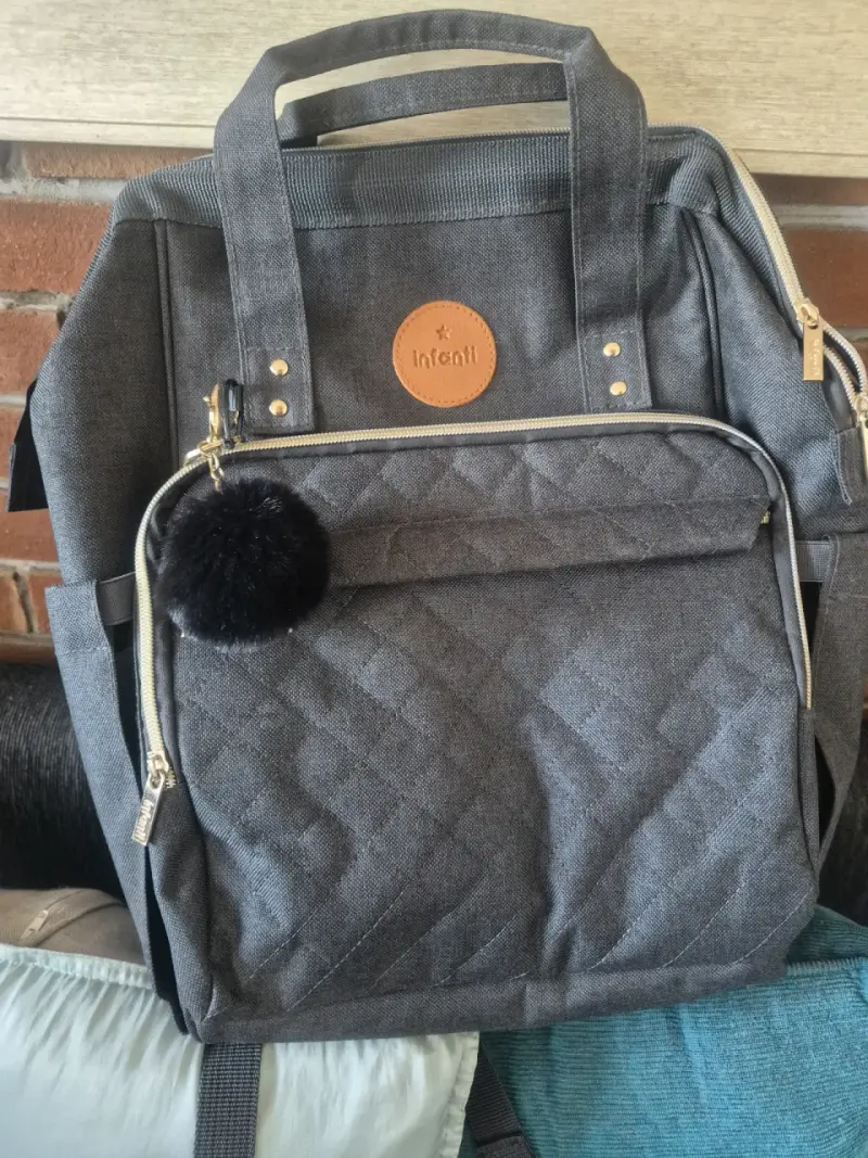 Mochila pañalera gris Infanti con bolsillos - 4