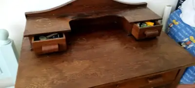 Escritorio de madera de alerce con 3 cajones - miniatura 2