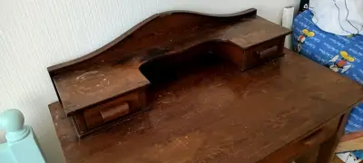 Escritorio de madera de alerce con 3 cajones - miniatura 4
