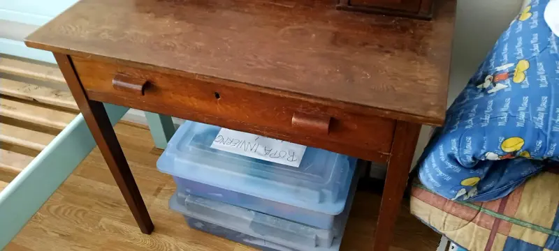 Escritorio de madera de alerce con 3 cajones - 5