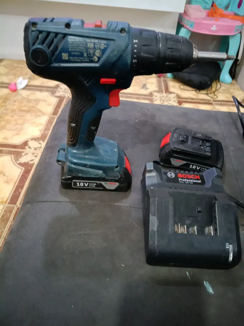 Taladro Inalámbrico Bosch 18V con Batería y Cargador - 2
