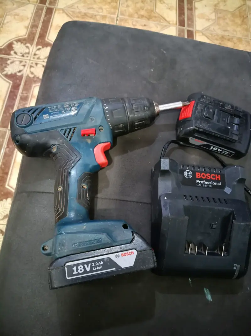 Taladro Inalámbrico Bosch 18V con Batería y Cargador - 3