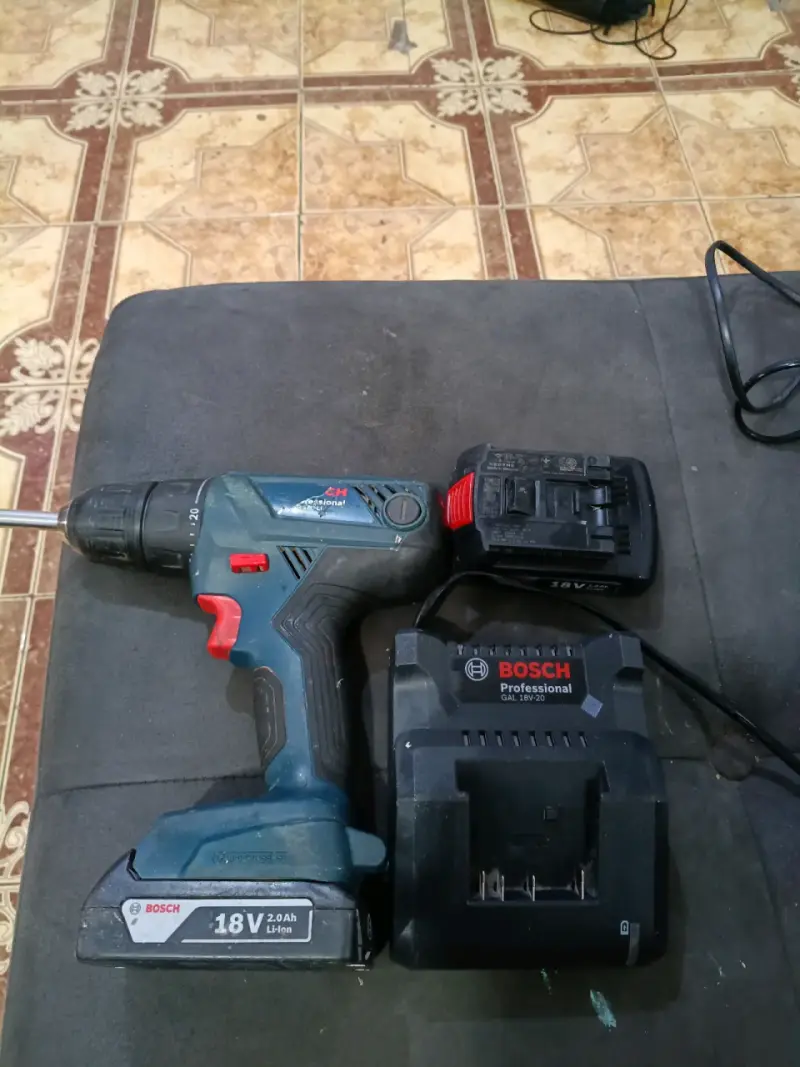 Taladro Inalámbrico Bosch 18V con Batería y Cargador - 4
