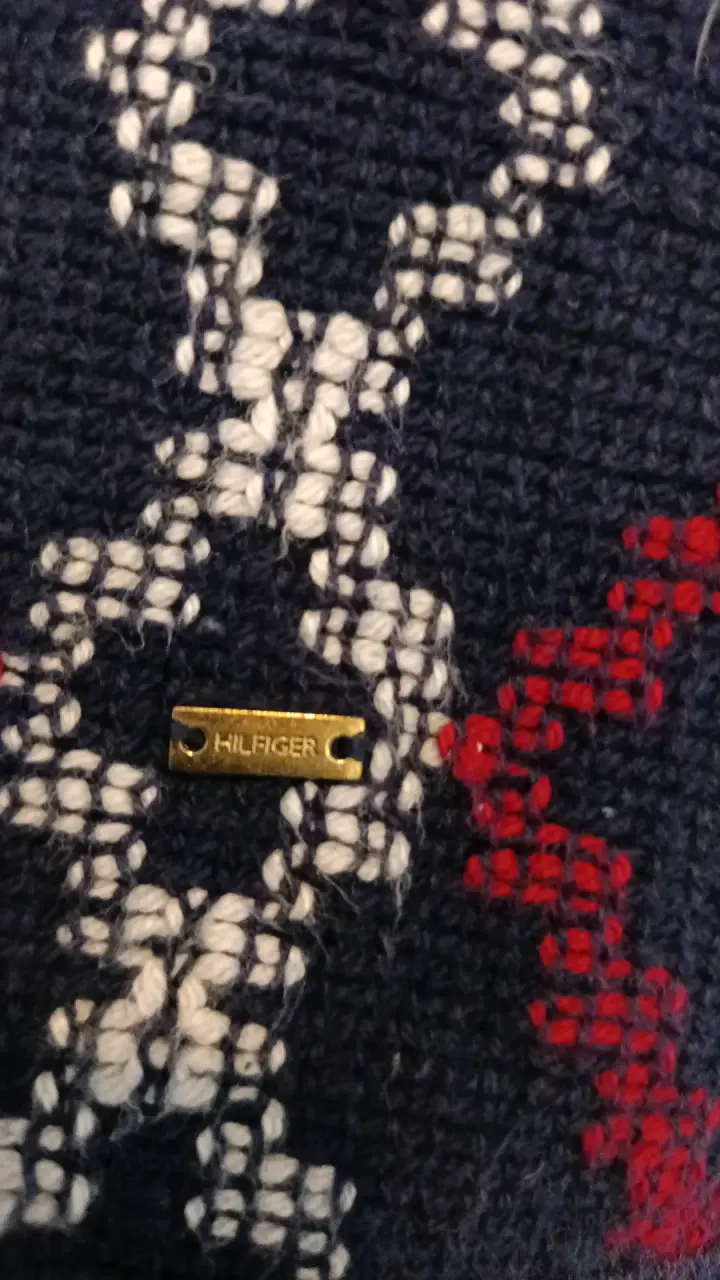 Poncho tejido Tommy Hilfiger con diseño zigzag - 2
