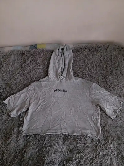 Polera gris con capucha 'Dream Big' Divided - miniatura 1
