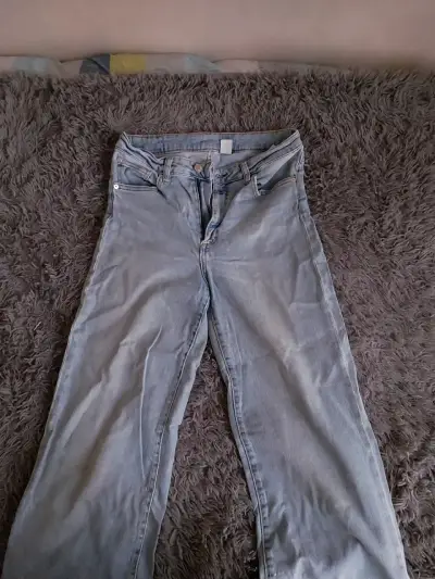 Jeans de mezclilla azul claro estilo wide leg - miniatura 1
