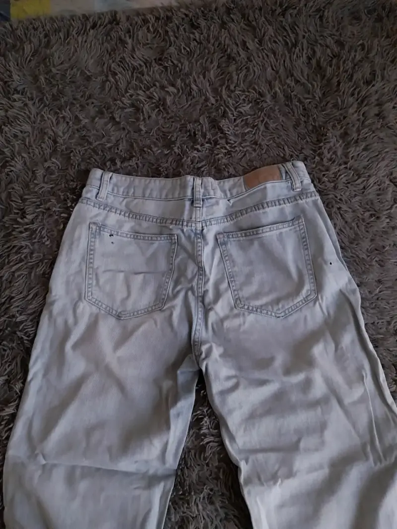 Jeans de mezclilla con diseño de hojas y pájaro - 2