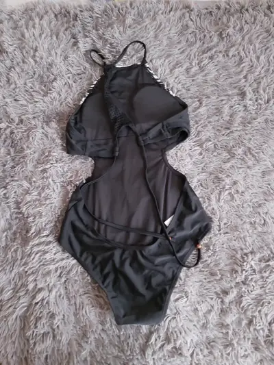Traje de baño negro con diseño tribal - miniatura 2