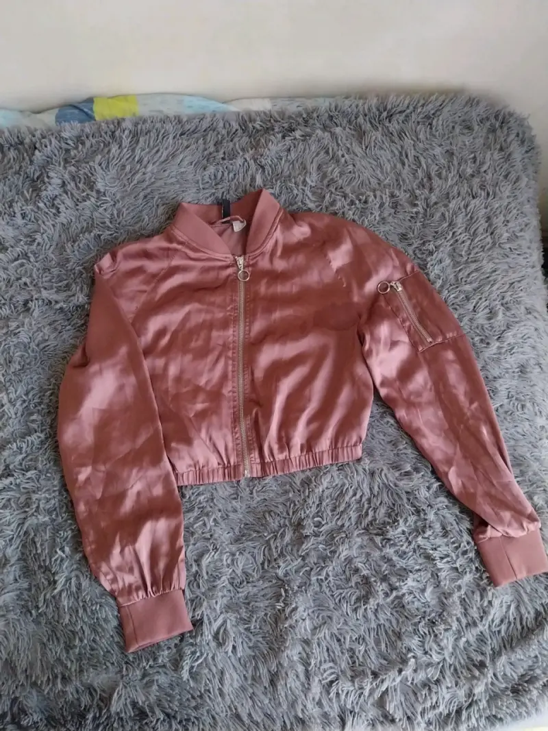 Chaqueta bomber satinada rosa H&M Divided - 1