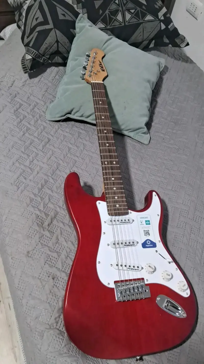 Guitarra Eléctrica como nueva - 1