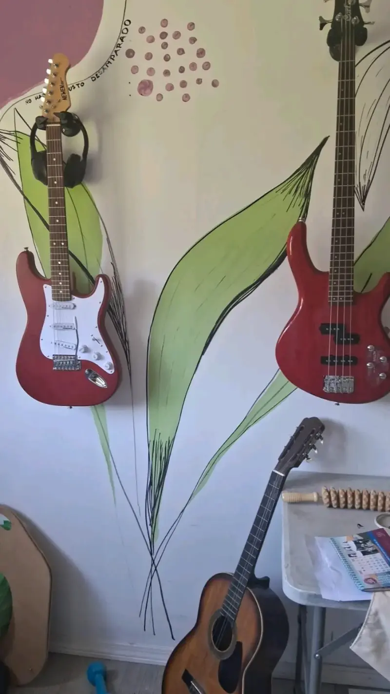Guitarra Eléctrica como nueva - 2