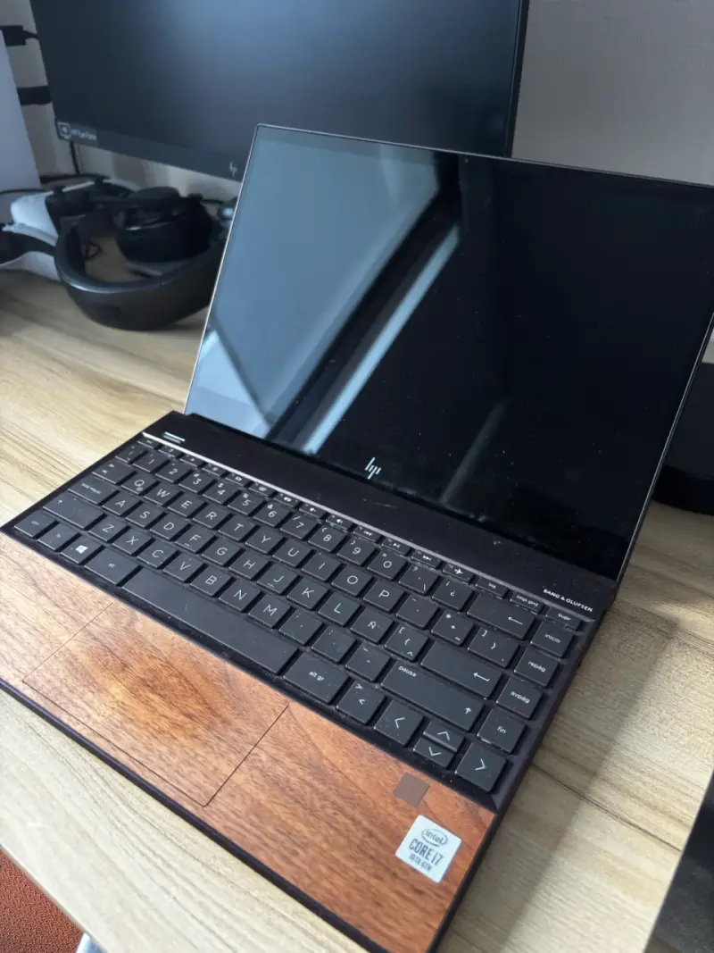 Laptop HP Envy 13 con Intel Core i7 - 1