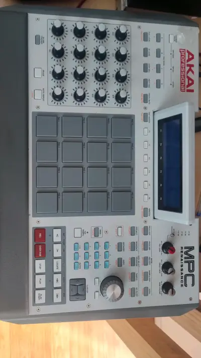 Controlador Akai MPC Renaissance para producción musical - miniatura 1