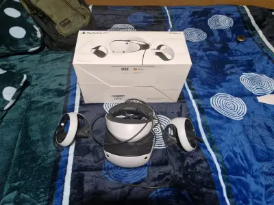 PlayStation VR2 con controladores y caja original - miniatura 1