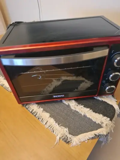 Horno eléctrico Thomas rojo con controles manuales - miniatura 1