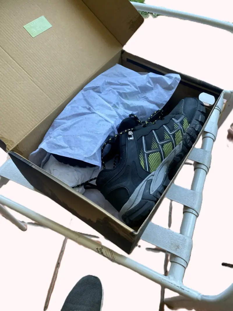 Zapatillas de Trekking Impermeables Negras y Verdes - 1