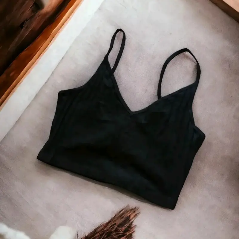Top negro de tirantes para mujer