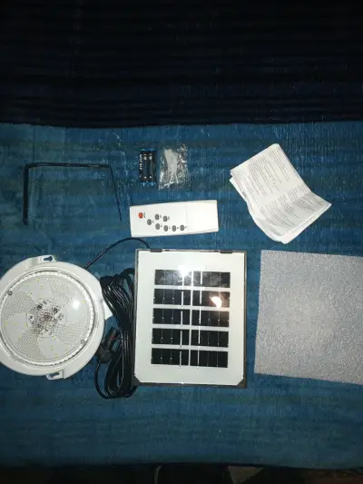 Luz solar de techo con control remoto - miniatura 1