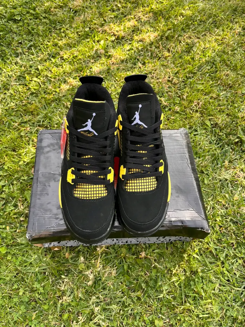 Jordan 4 thunder yellow - 1
