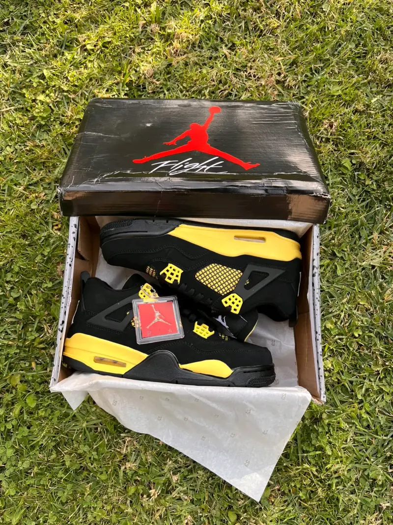 Jordan 4 thunder yellow - 3