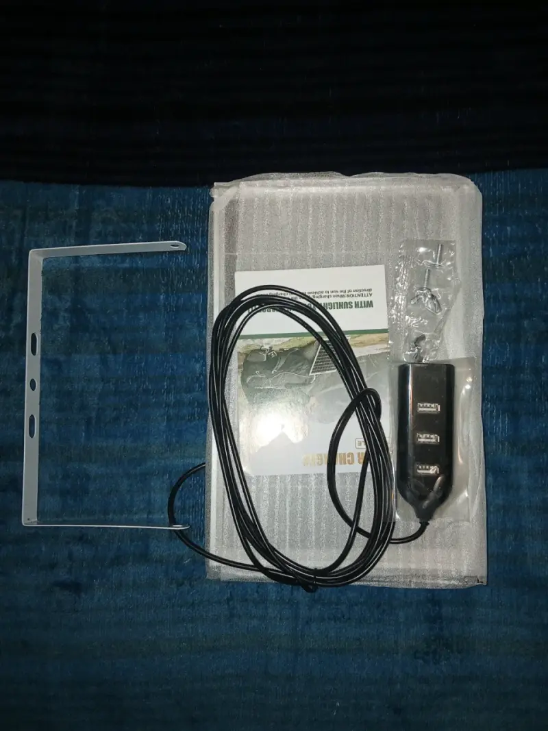 Panel Solar Portátil con 4 Puertos USB - 2