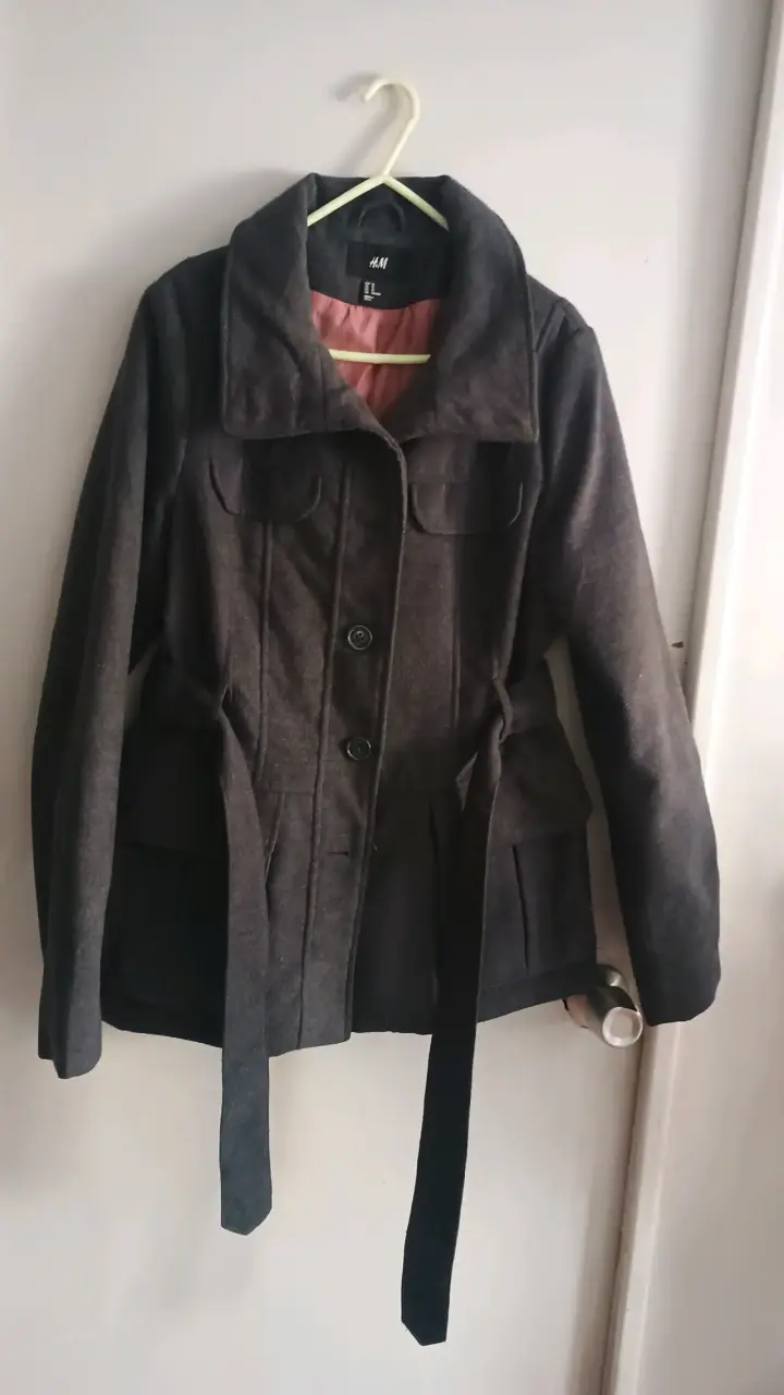 Abrigo gris oscuro H&M con cinturón - 1
